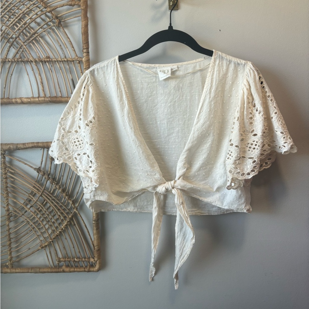 AP | Coastal Beachy White Eyelet Tie-Front Top | Large Sleeves | Size M